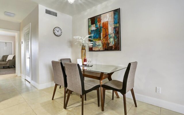 Stylish & Unique 1 BR Designer Waterview APT