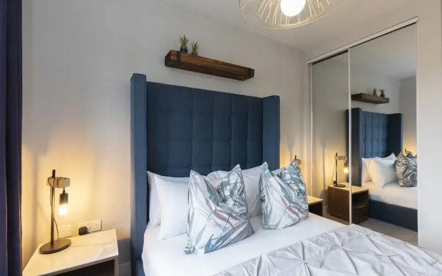 Elliot Oliver - Stunning 3 Bedroom Penthouse With Large Terrace And Parking