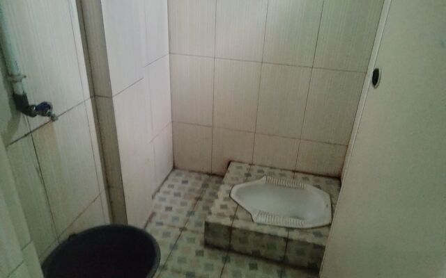 SPOT ON 92839 Nany Asoka Syariah Near Anyong Cafe Studio