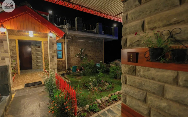 Udechee Huts Hotel
