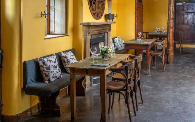 Rising Sun Pub, Restaurant and Rooms