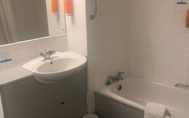 Days Inn By Wyndham Fleet M3