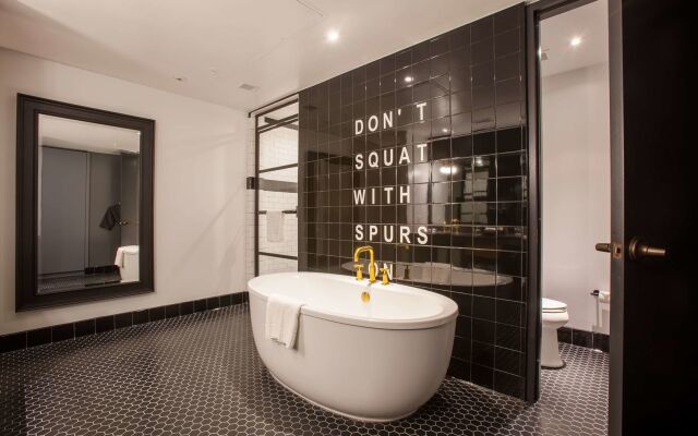 The George, by Valencia Hotel Collection