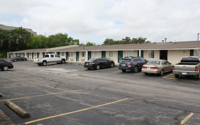 Executive Inn & Suites