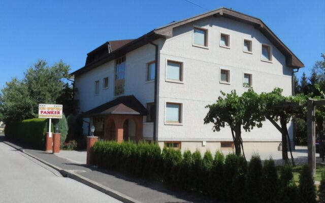 Rooms and Apartments Panker