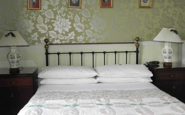 Ashlyn Guest House