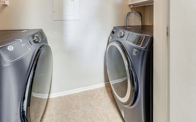 Walk to Papago Park: Condo in Phoenix