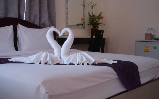 Naris Phuview Resort