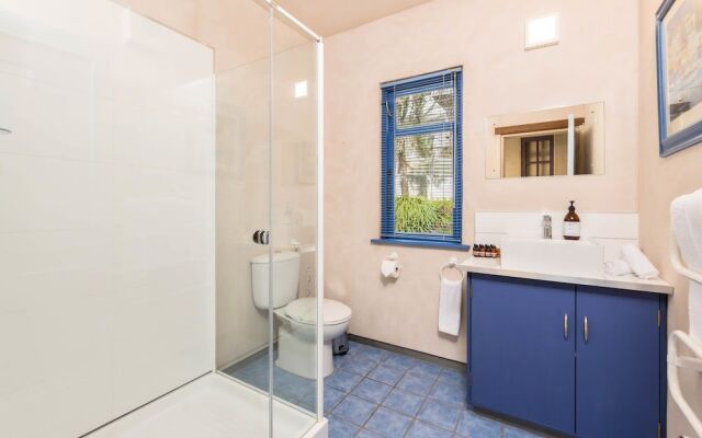 Sunny Lakeview Villa