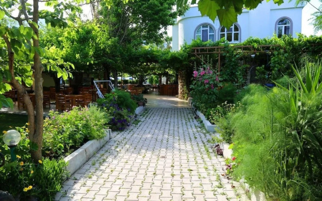 Arkadas Otel