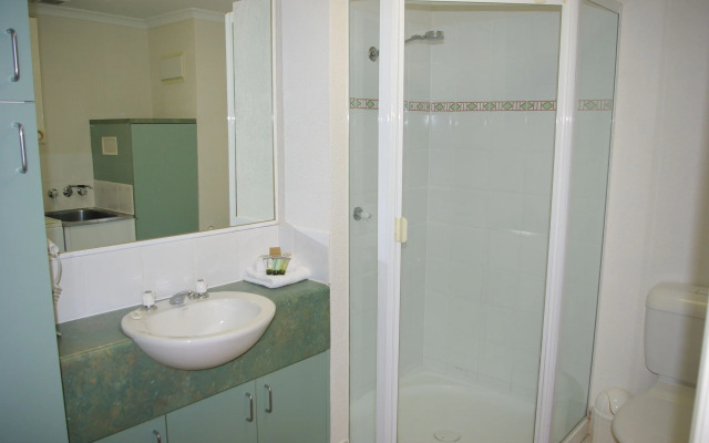 Palm Cove Tropic Apartments