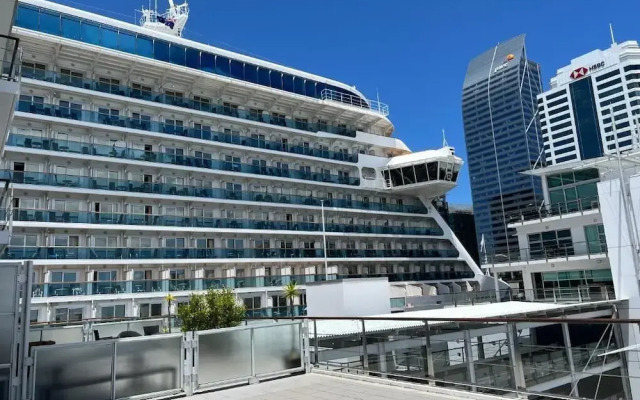 Waterfront Seaview Apt Hotel
