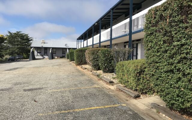 Snow Season Motor Inn