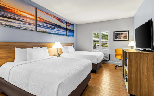 Days Inn & Suites by Wyndham Lakeland