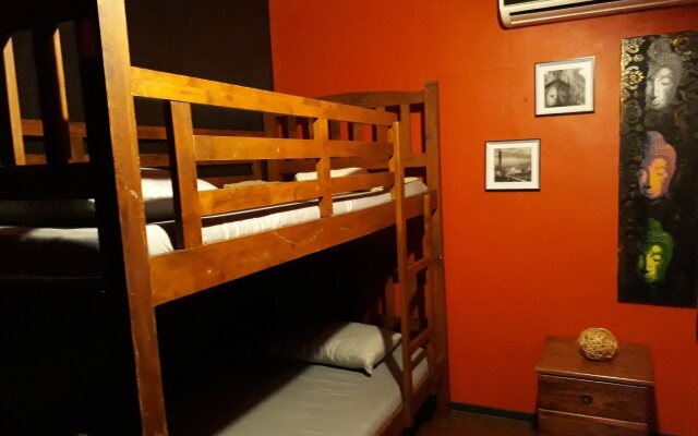 Threehouse Bed & Breakfast - Hostel