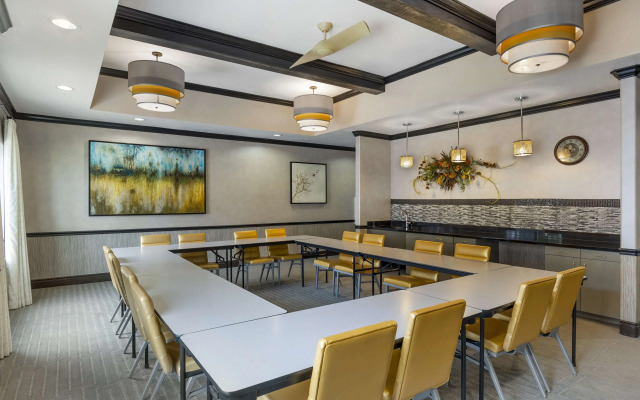 Best Western Plus Emerald Inn & Suites