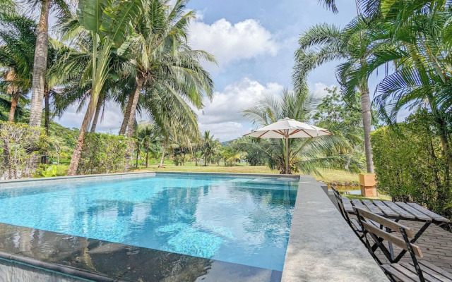 Poolside Apartments and Rooms