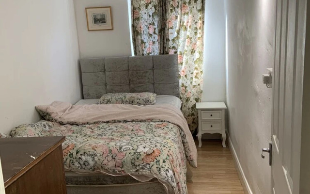 Economical 2BR Small Furnished Annex-high Wycombe