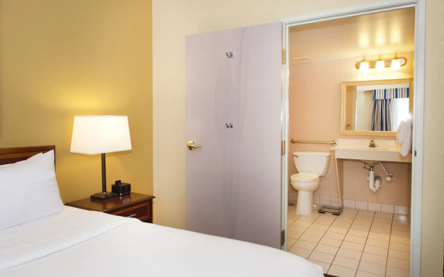 Holiday Inn & Suites Chicago - Downtown by IHG