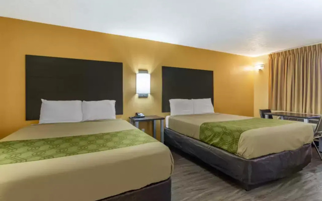 Econo Lodge North