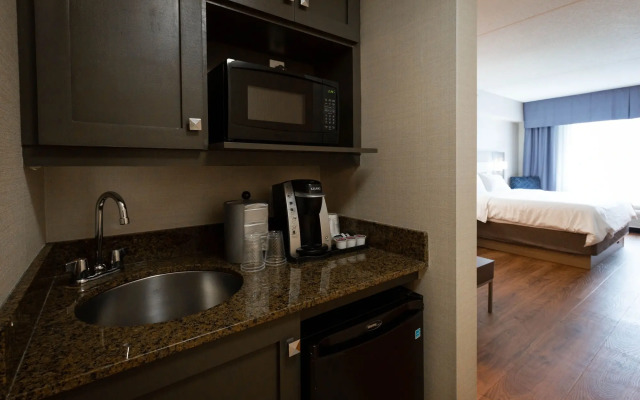 Holiday Inn Express & Suites Kingston Central by IHG