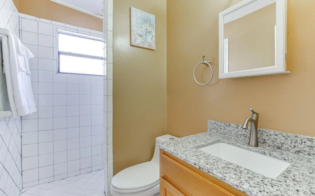 Near Beaches: Pet-friendly Sunrise Escape w/ Patio