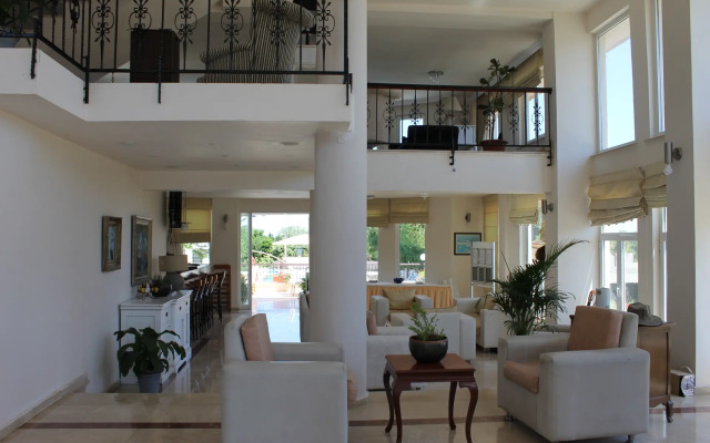 The Prince Inn Hotel & Villas