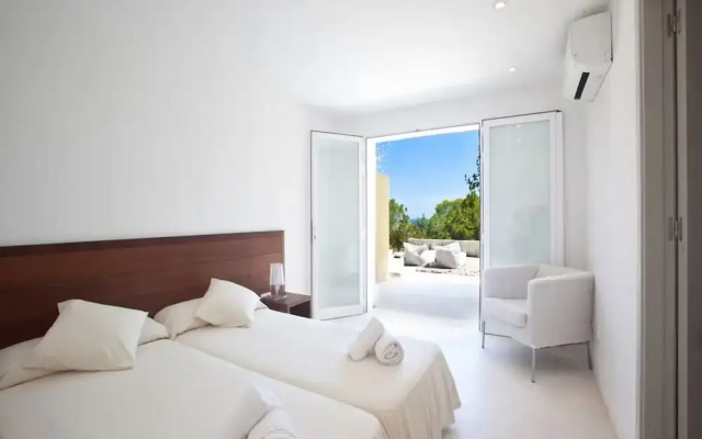 Beautiful Villa in Inviting Space