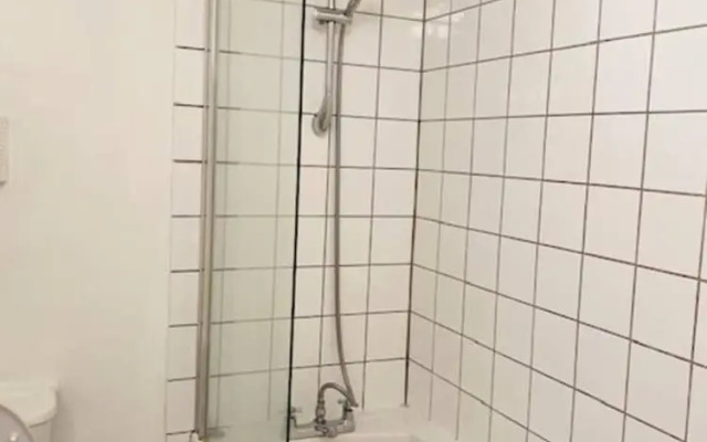 Modern, Quiet Garden Flat in Heart of Wimbledon