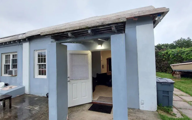 Beautiful 1-bed House in Somerset Village