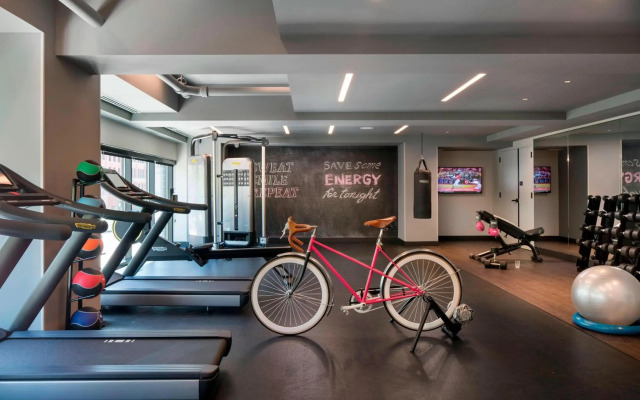 Moxy Chicago Downtown