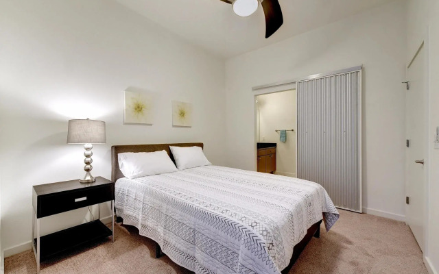 Hip Downtown Suite by AustinStays