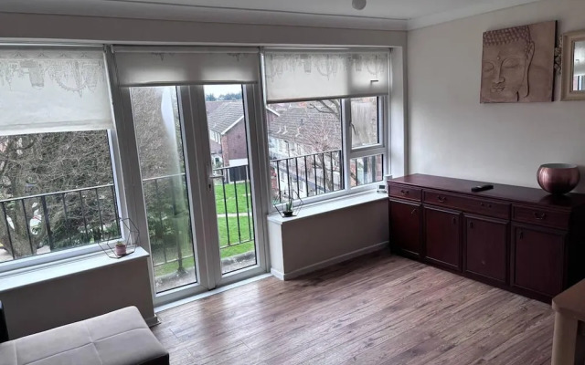 Spacious 2-bed Apartment in Hornchurch