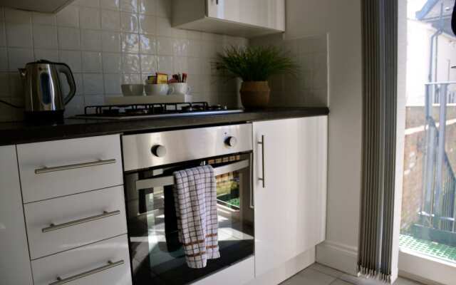 Stylish Apartment 16min from Stratford International