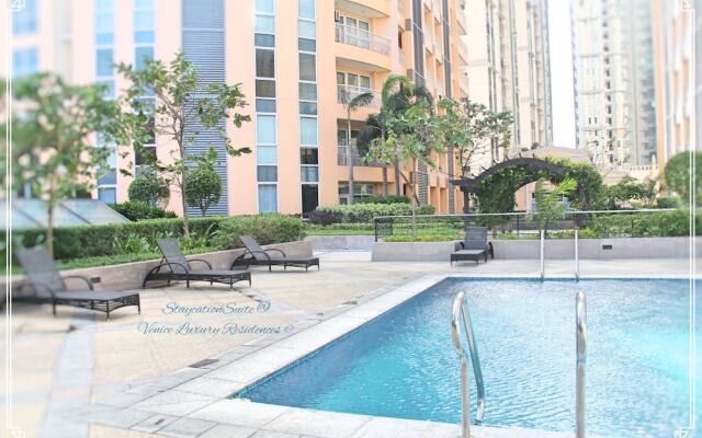 7th Floor Studio Suite W/ Balcony, Free-wifi&netflix next to Grand Canal Mall