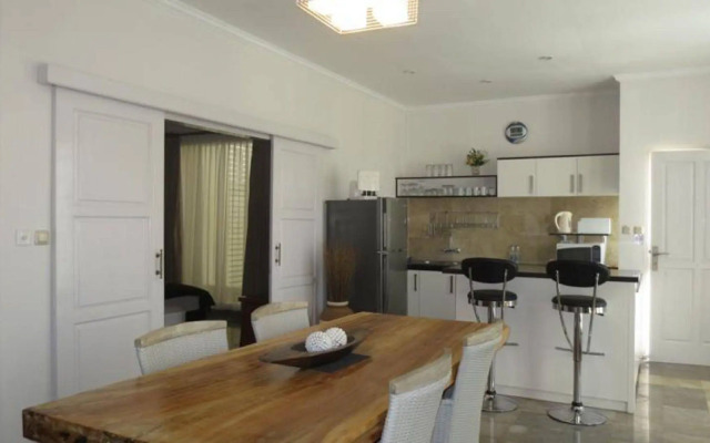 Bali Court Hotel and Apartments