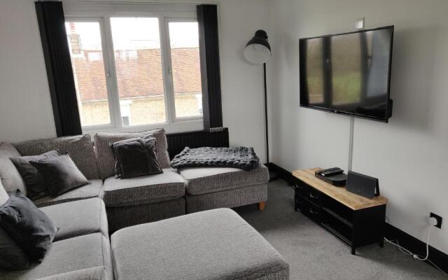 Riverside Park Penthouse Apartment In St Neots