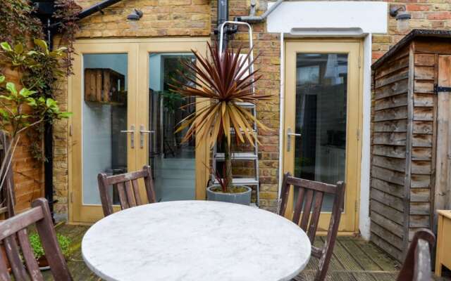 3 Bedroom House In Heart Of Stoke Newington