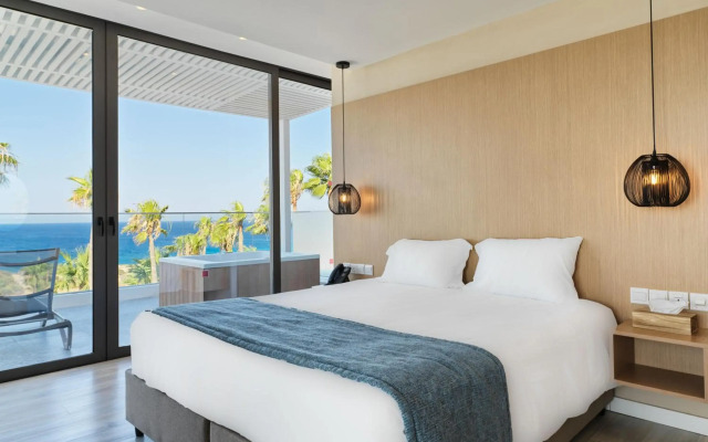Leonardo Crystal Cove & Spa by the sea - Adults Only
