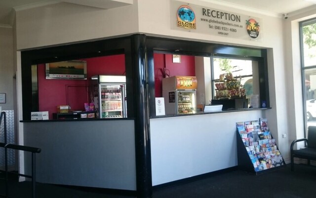 Globe Backpackers & City Oasis Resort