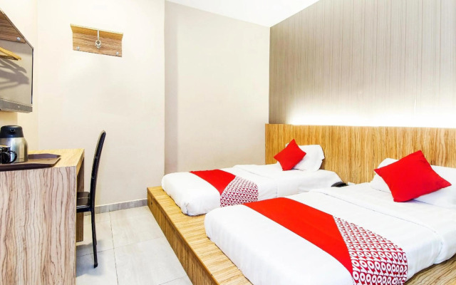 Super OYO 340 Comfort Hotel