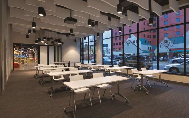 Radisson RED Minneapolis Downtown