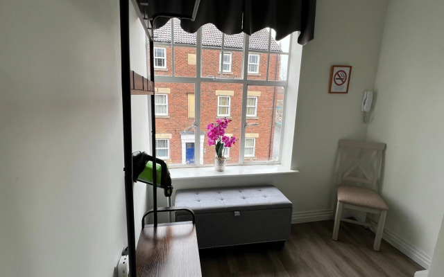 Delightful 1 bedroom Split-Level Apt in Glastonbury Town Centre