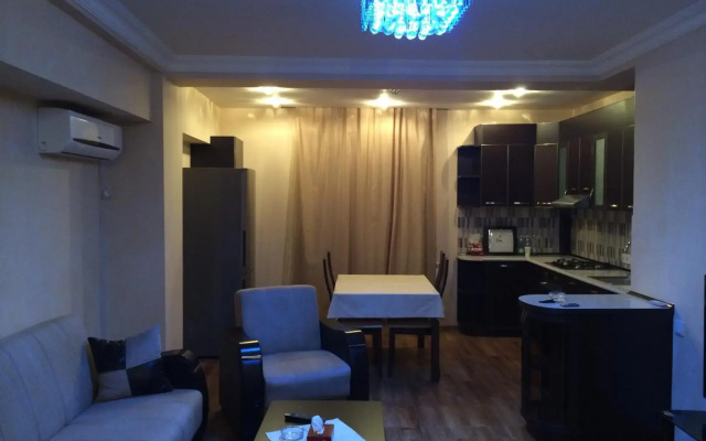 Yeznik Koghbatsi - Amiryan crossroads 2 bedroom Comfortable apartment with Balcony KO333