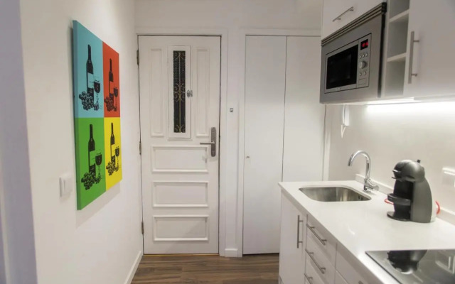 Almada Studios & Suites