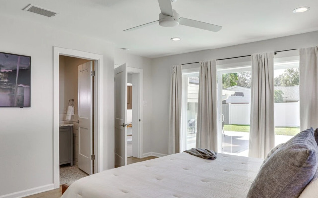 Lakeland Retreat w/ Private Pool & Yard Games!
