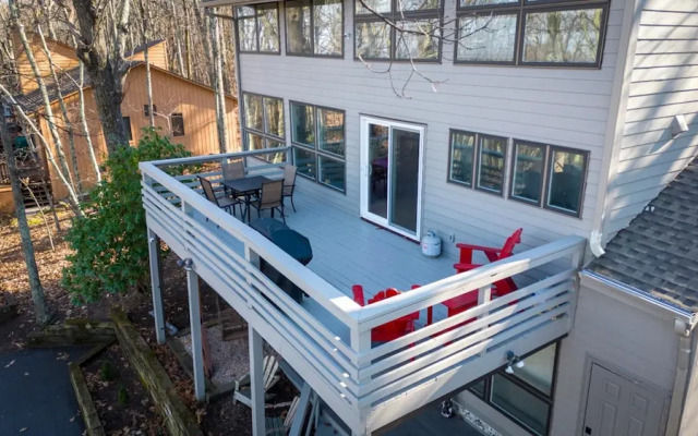 Wintergreen Retreat Jacuzzi Sauna dog Friendly