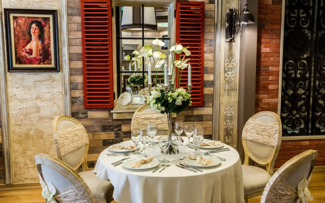 Cosmopolitan Hotel & Wellness
