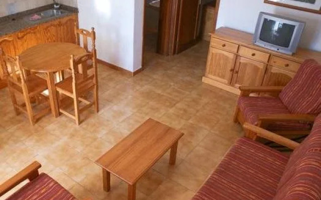 Los Gracioseros Apt 207