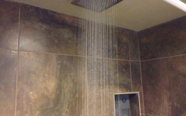 Americana Motor Hotel